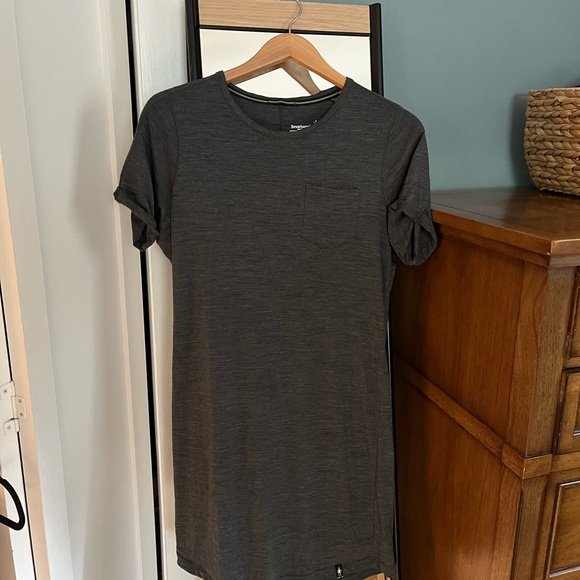 Smartwool Merino 150 short sleeve dress. Gray. 87% merino wool/ 13% nylon - Picture 7 of 7